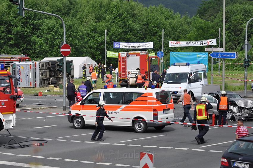 Schwerer Unfall mit Reisebus Lohmar Donrather Dreieck P162.JPG